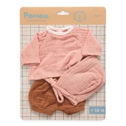 Djeco Conjunto camisa y gorro rosa con bombacho marrón 32cm.