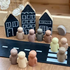 Yellow Door Figuras gente pequeña como yo