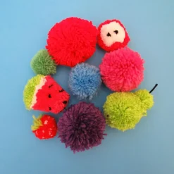 Button Bag Maletín crea con pompones